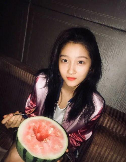 开朗网友吃瓜图片大全,欢乐瞬间尽收眼底